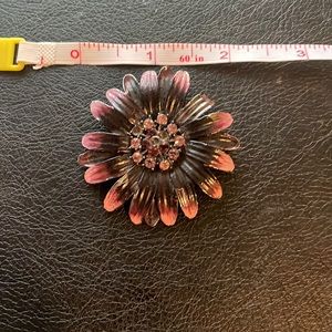 Express flower broach, pink and gradient black.